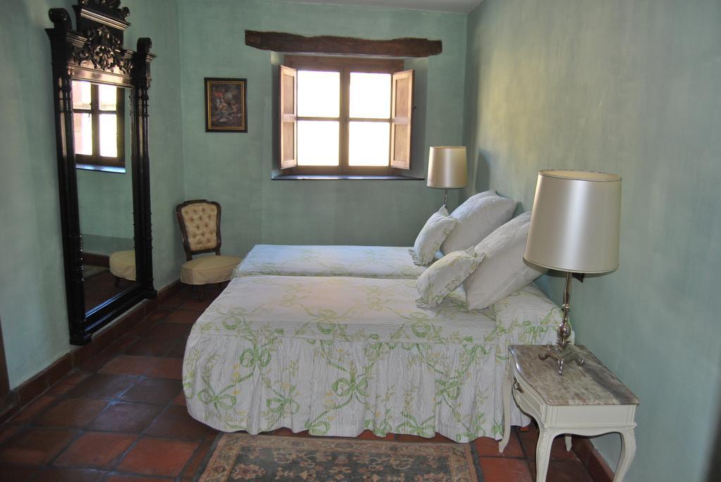 La Casa De San Gil Guest House Atienza Ruang foto