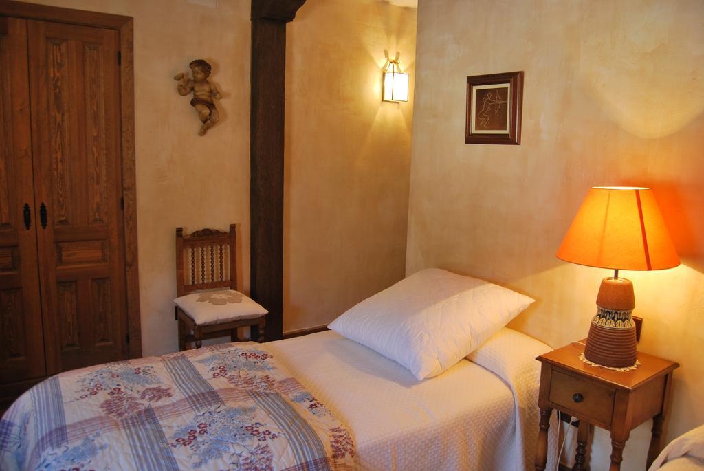 La Casa De San Gil Guest House Atienza Ruang foto