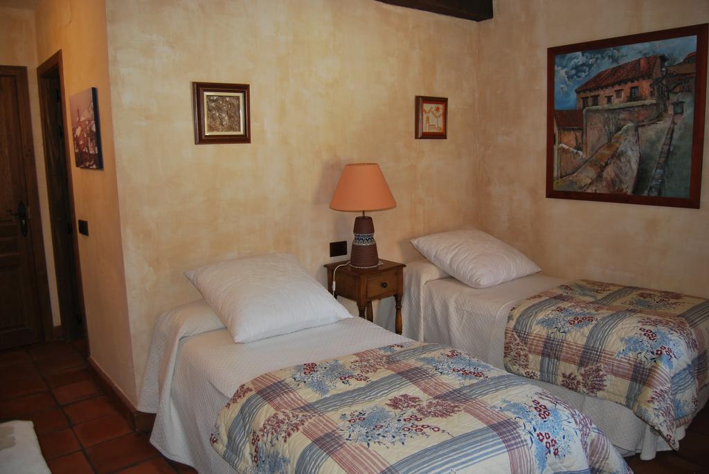 La Casa De San Gil Guest House Atienza Ruang foto